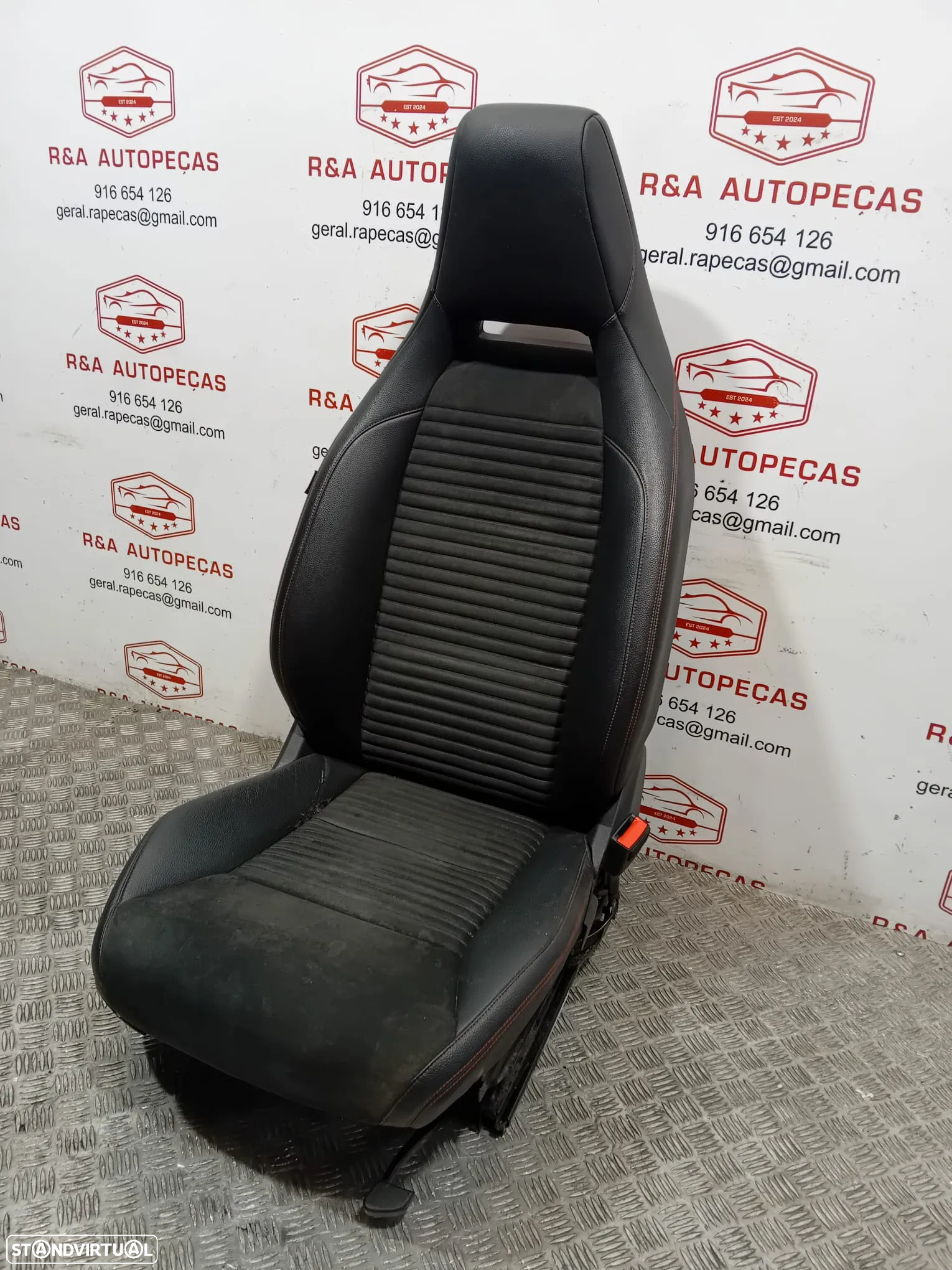 Conjunto de Bancos Mercedes Classe A W176 AMG Original - 17