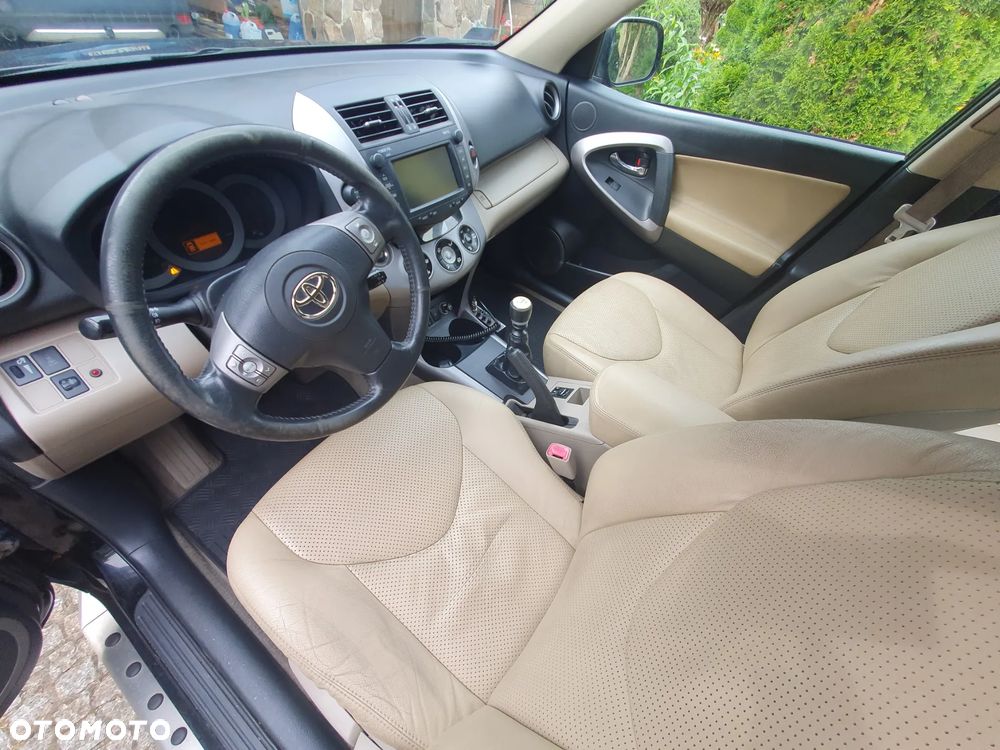 Toyota RAV4 2.2 D-4D Premium - 10