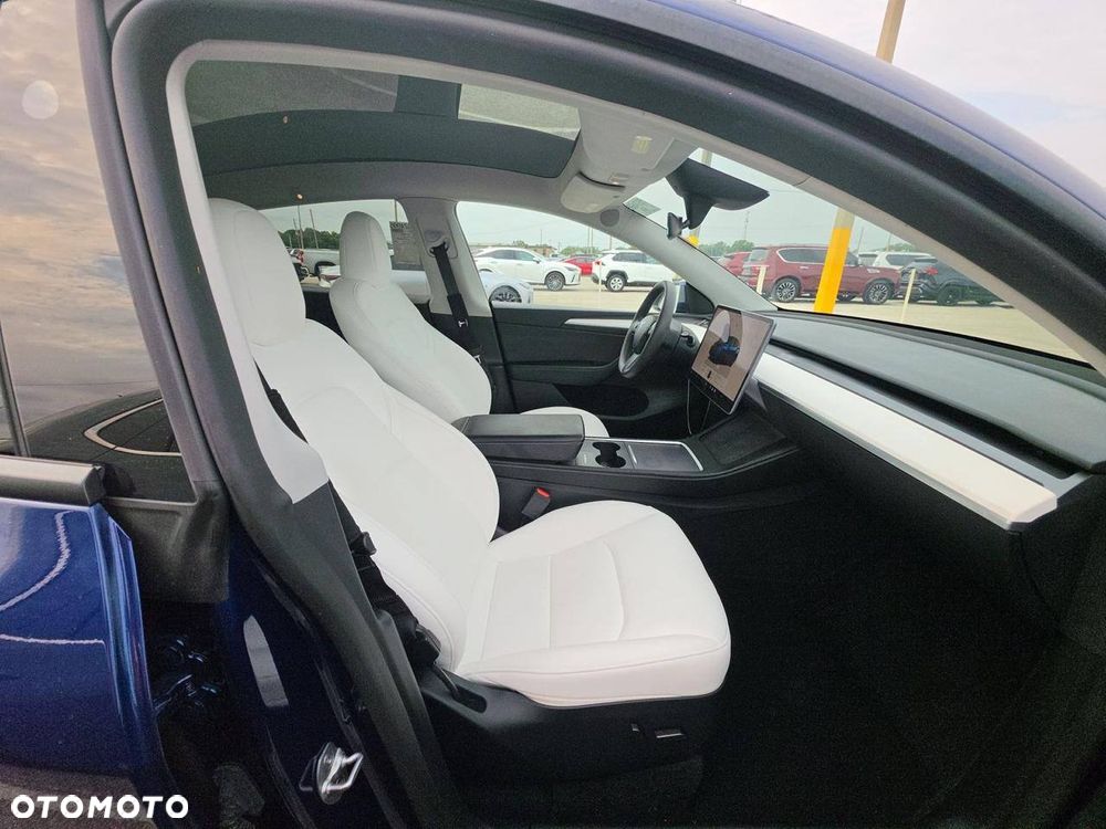 Tesla Model Y Long Range Dual Motor AWD - 9