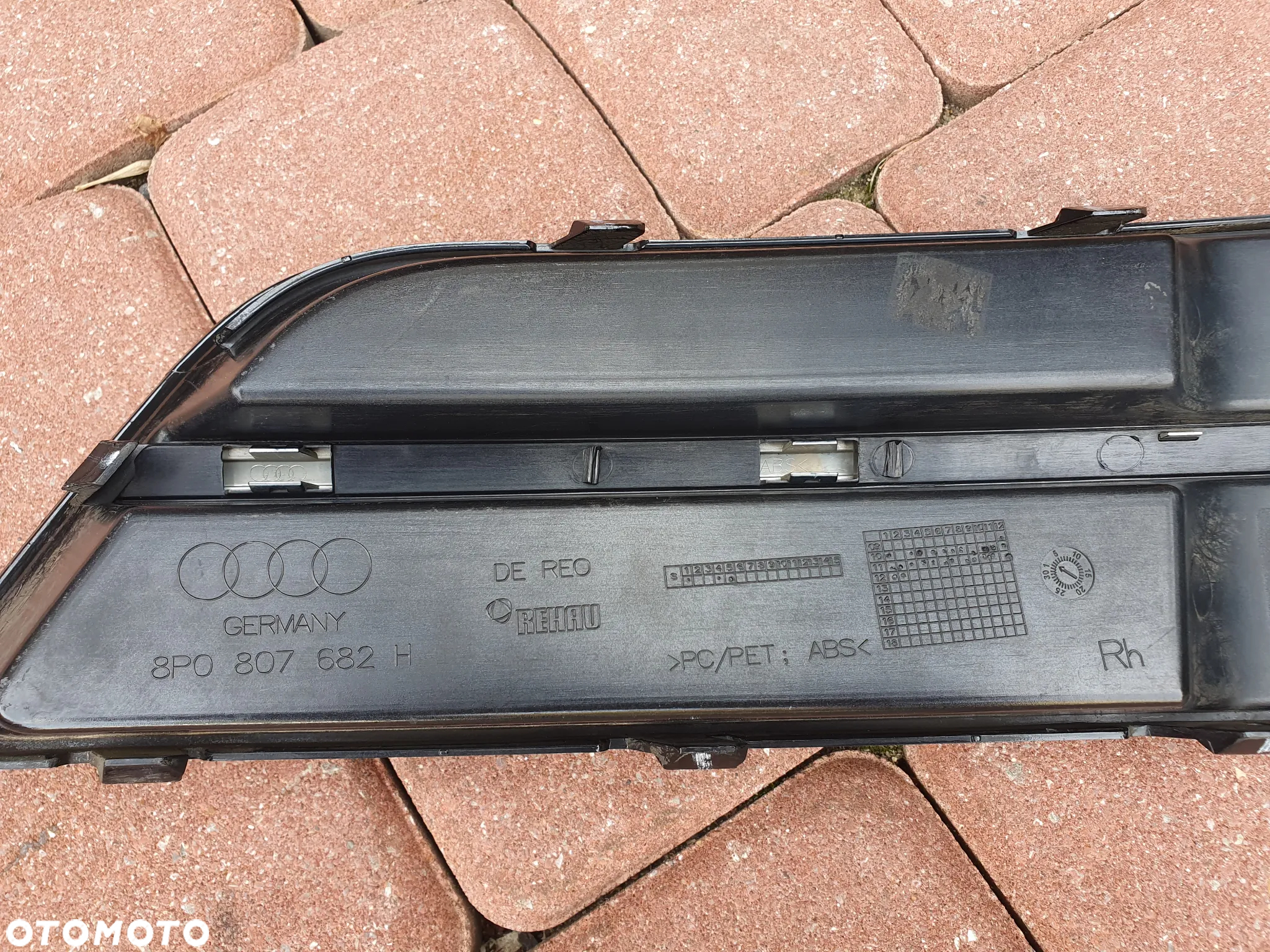AUDI A3 8P kratka atrapa zaslepka zderzaka przedniego prawy przod 8P0807682H - 3