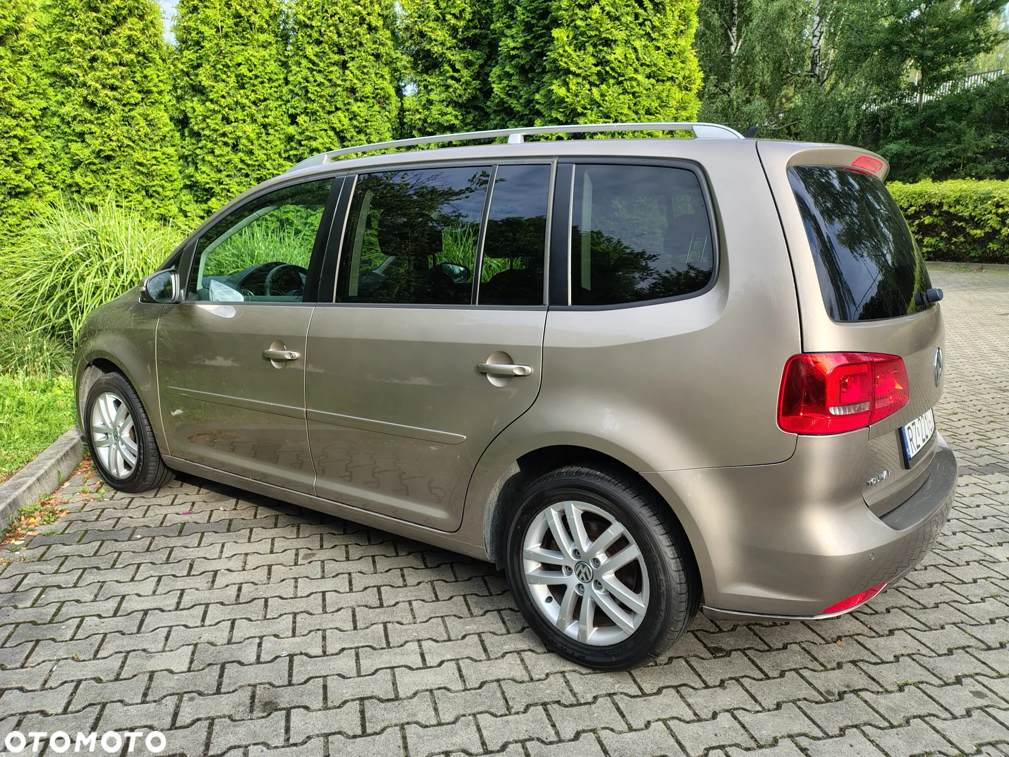 Volkswagen Touran 1.6 TDI DPF BlueMotion Technology Highline - 8