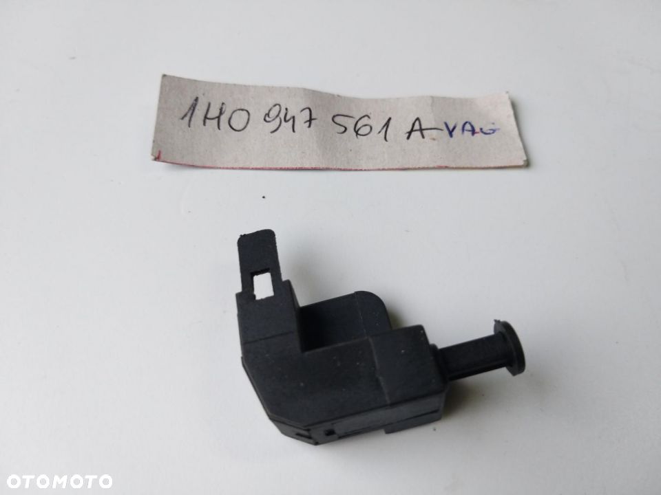 WŁĄCZNIK KONTROLKI HAMULCA RĘCZNEGO VW  Corrado POLO,  Jetta  Passat GOLF 3, PASSAT 93-, T4  1H0947561A V - 1