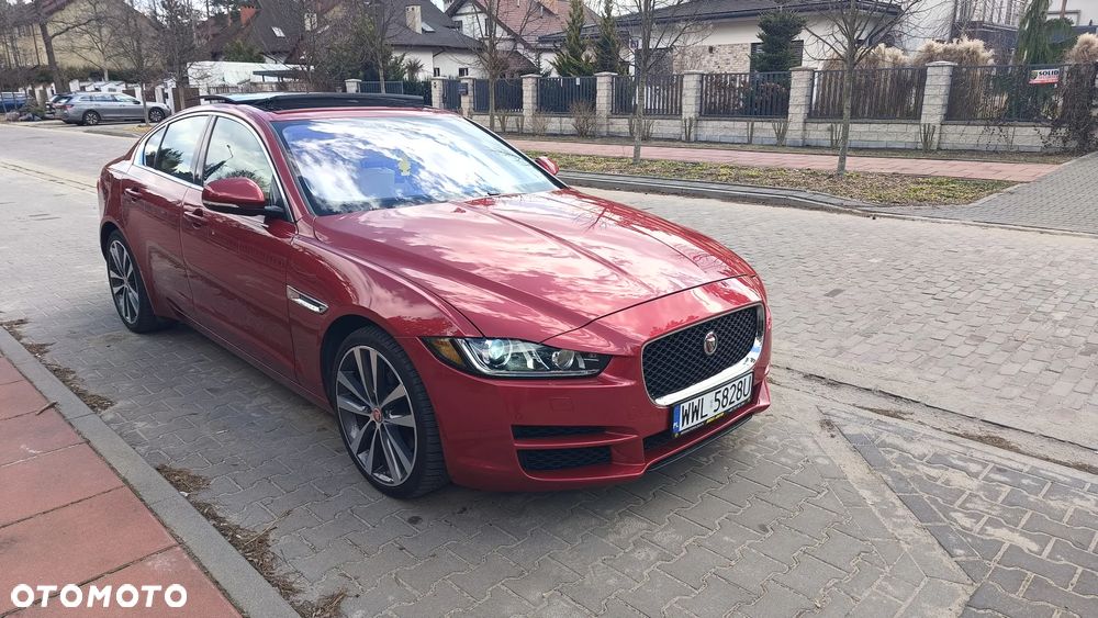 Jaguar XE 25t Prestige - 3