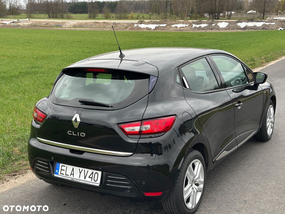 Renault Clio 1.2 16V 75 LIMITED - 11