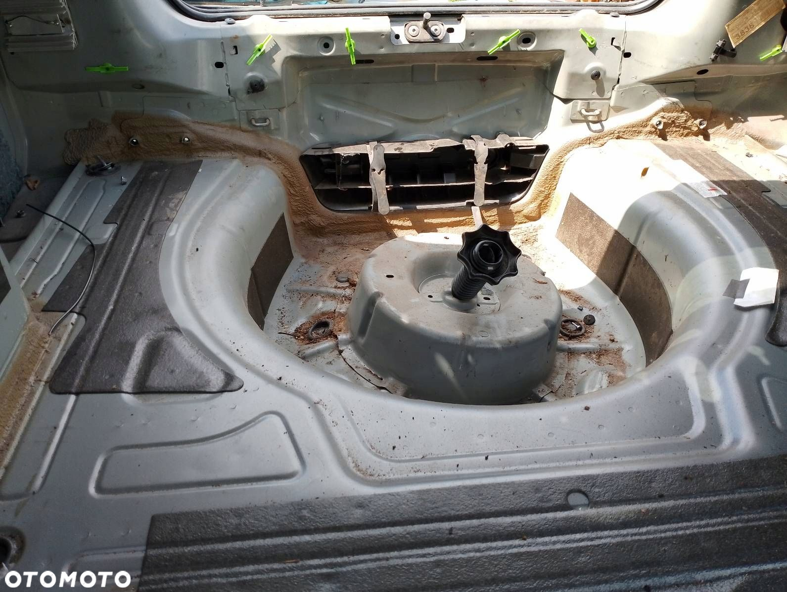 WANNA BAGAŻNIKA PAS TYLNY VW JETTA V SEDAN LD7X - 4