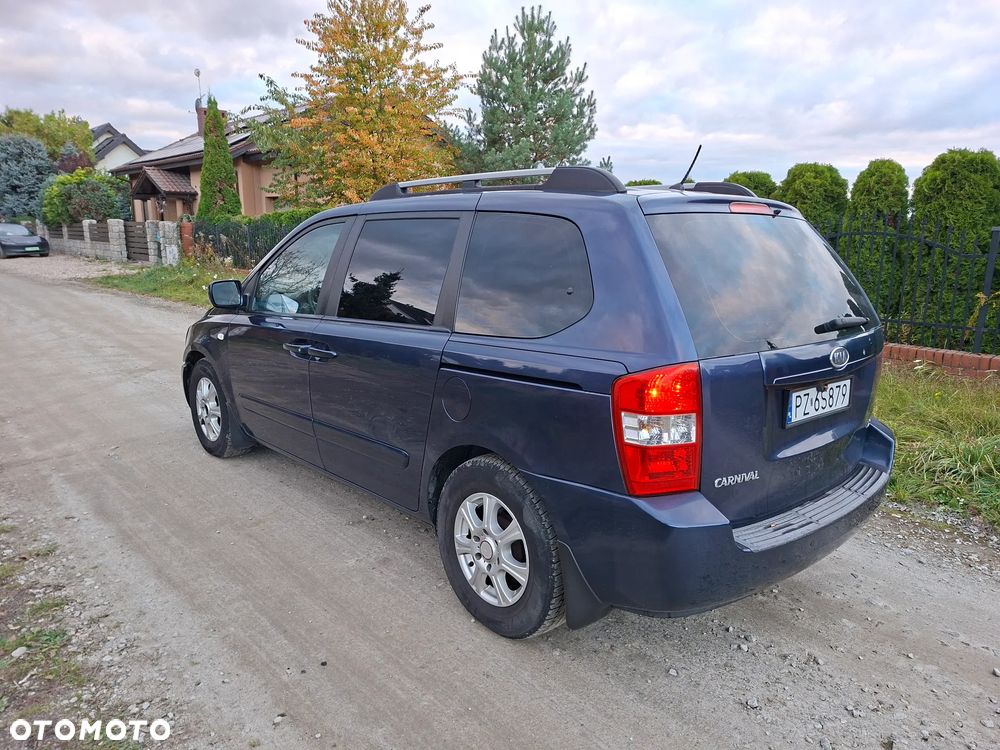 Kia Carnival - 7