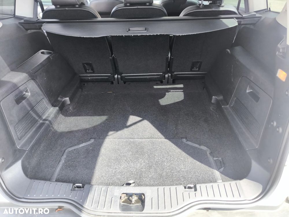 Ford S-Max - 12