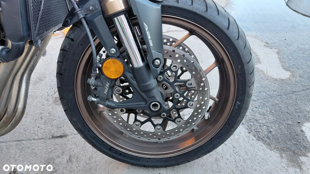 Honda CB - 8