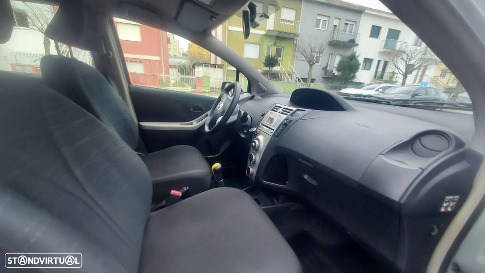 Toyota Yaris 1.0 VVT-i Sol - 13