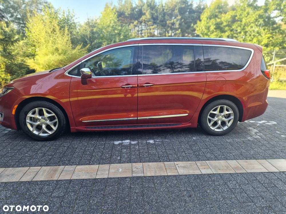Chrysler Pacifica - 1