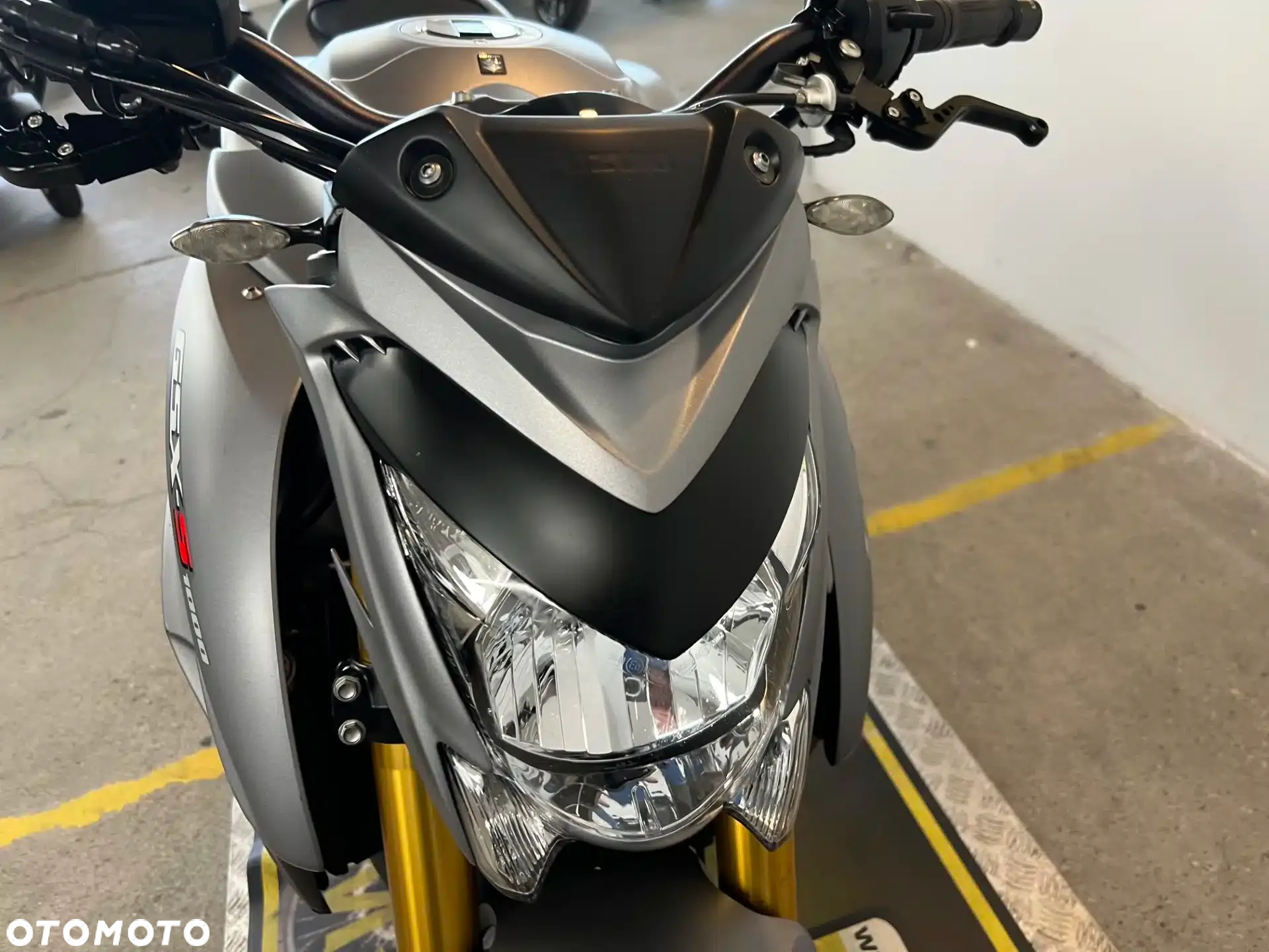 Suzuki GSX 1000 - 10