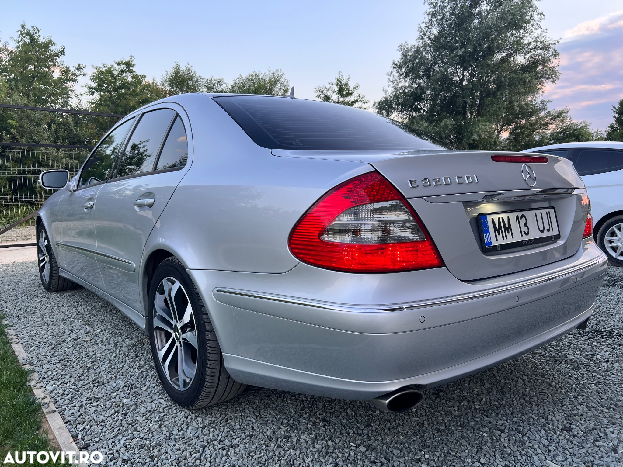 Mercedes-Benz E 320 CDI Avantgarde DPF Sport Edition - 7
