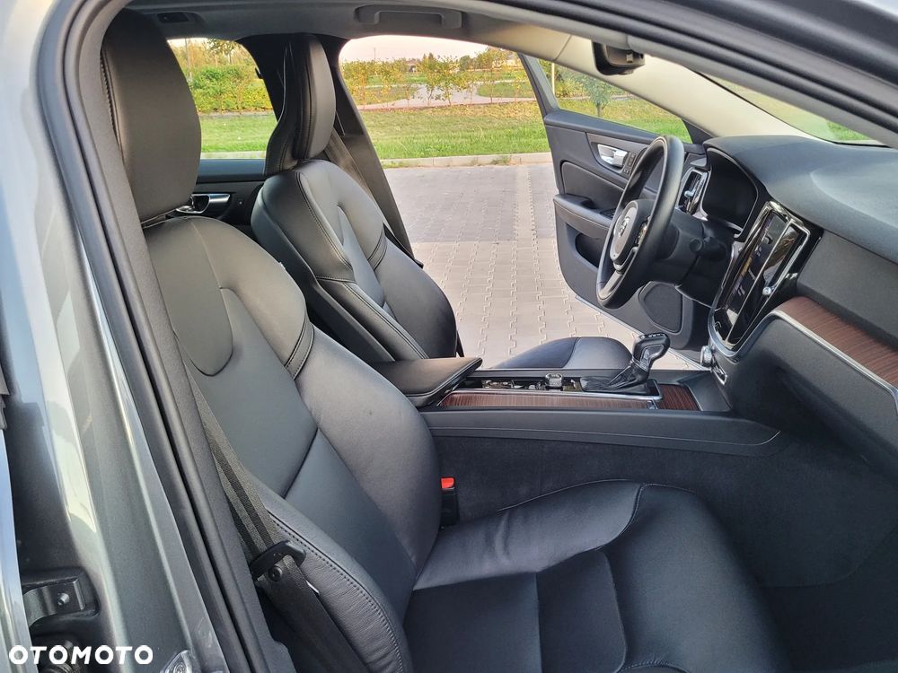 Volvo S60 T5 AWD Momentum Pro - 13