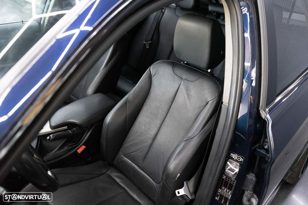BMW 320 d Auto Pack M - 29
