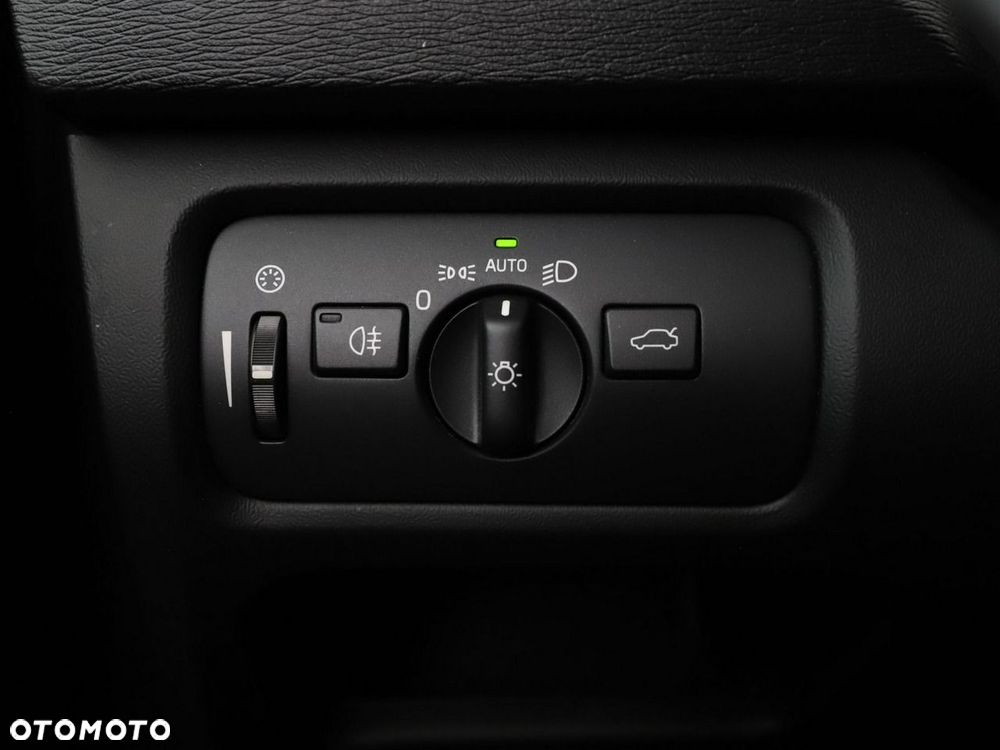 Volvo V40 T3 Geartronic Momentum - 32