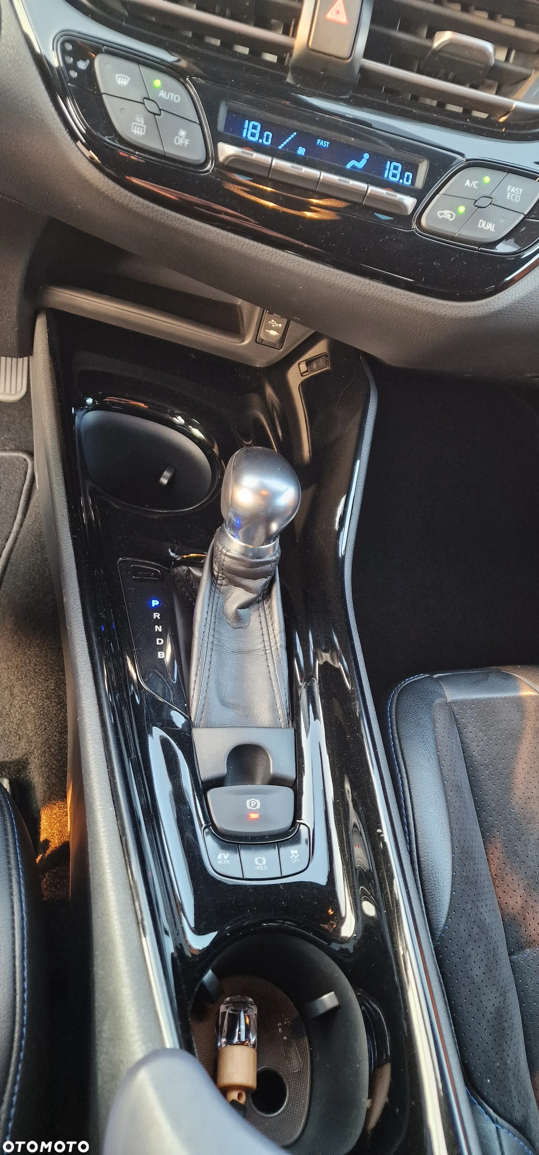Toyota C-HR - 11