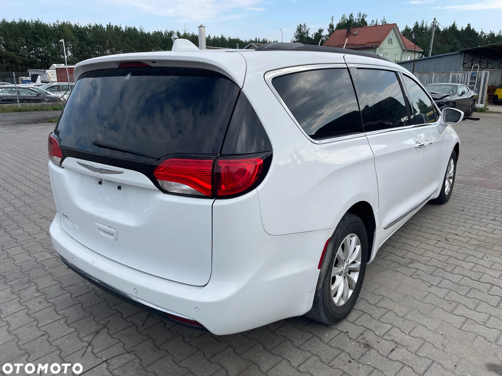Chrysler Pacifica - 3