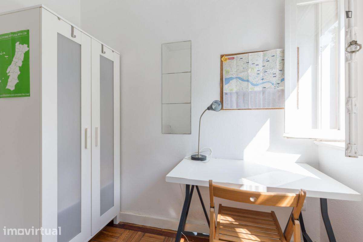 Quarto - localizado em Paranhos Porto - Grande imagem: 5/38