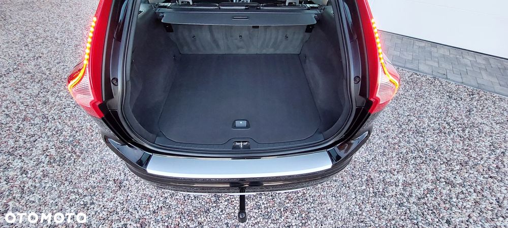 Volvo XC 60 D3 Drive-E Momentum - 24