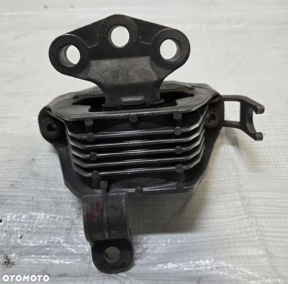 PODUSZKA SILNIKA OPEL ZAFIRA C 2.0CDTI V060840101 - 2