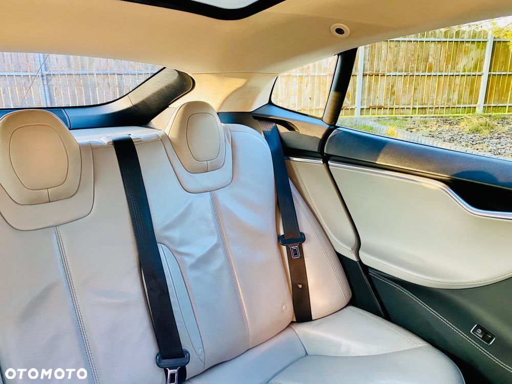 Tesla Model S Performance - 37