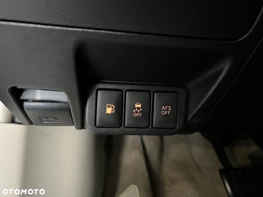 Toyota Avensis 2.0 Prestige NAVI MS - 23