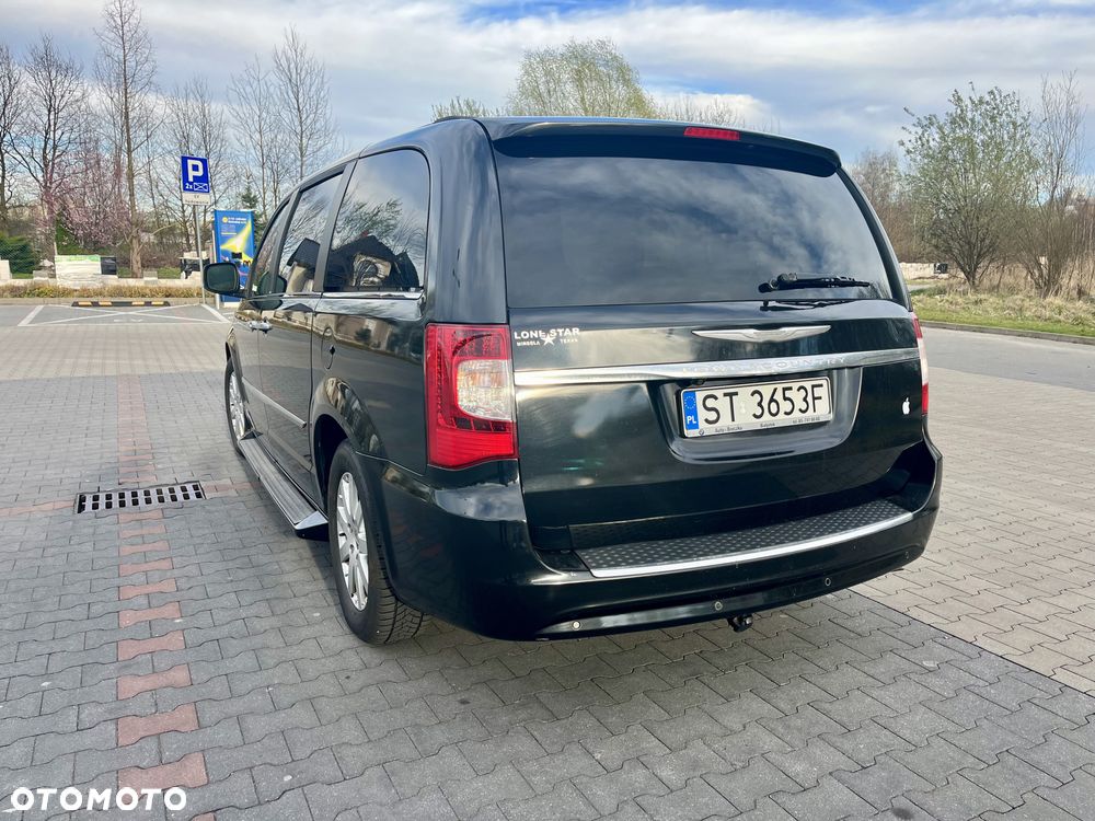 Chrysler Town & Country 3.6 Limited - 11