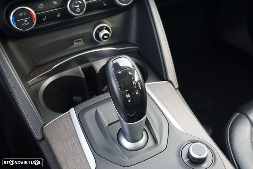 Alfa Romeo Stelvio 2.0 T Veloce TI Q4 AT8 - 25
