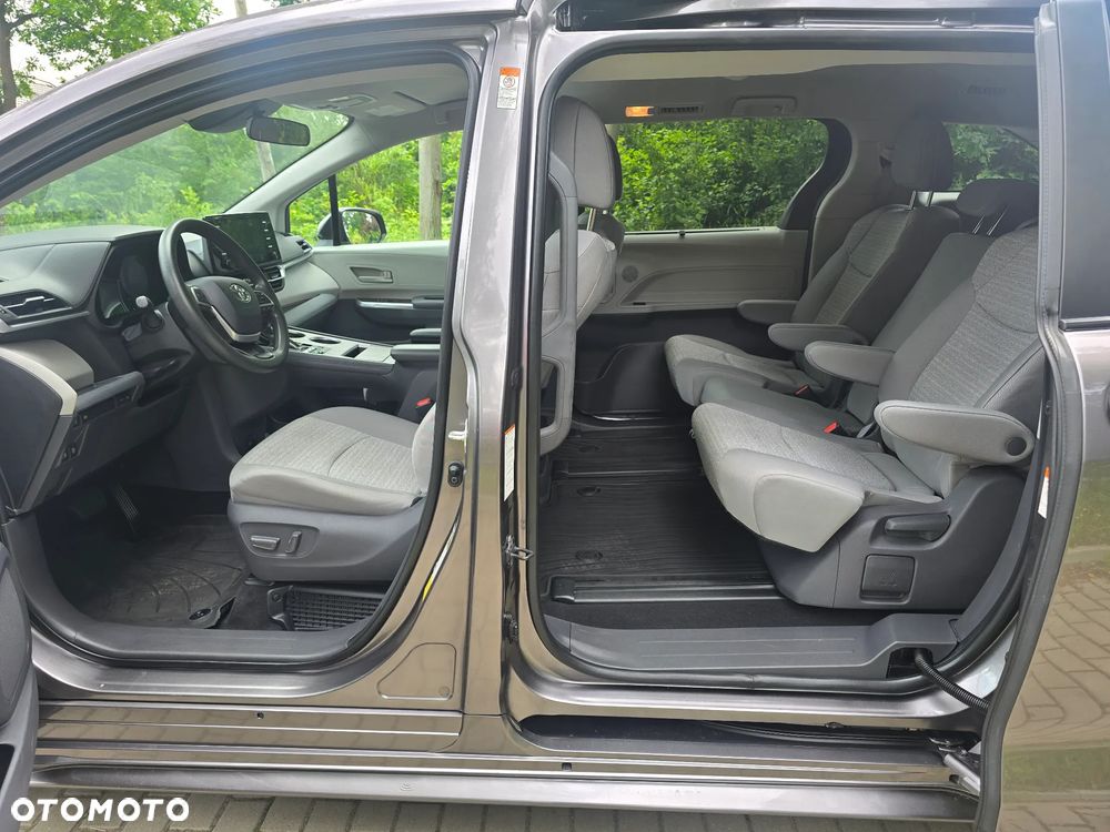 Toyota Sienna - 8