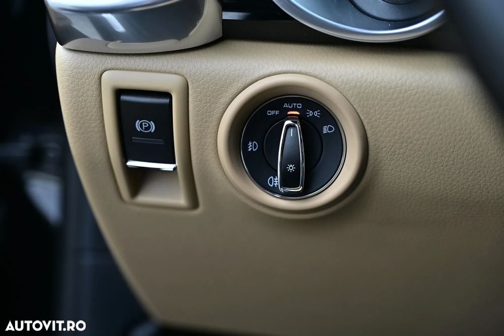 Porsche Cayenne 3.0 L - 16