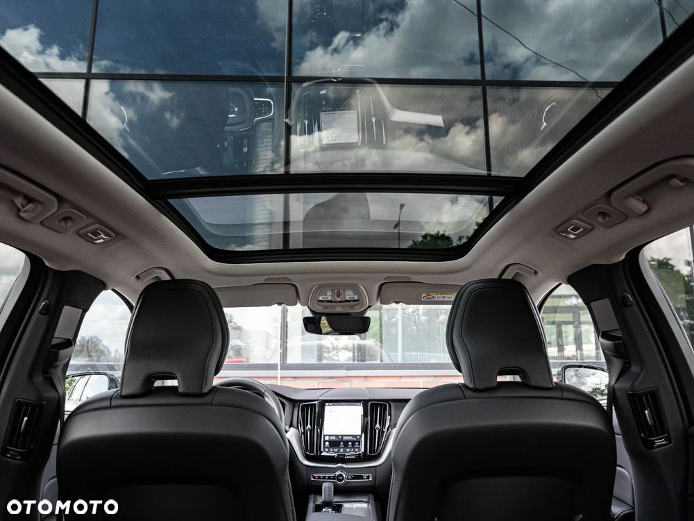 Volvo XC 60 B4 B Plus Dark - 30