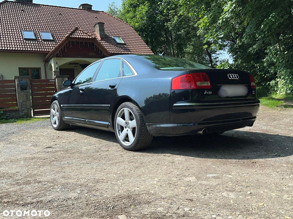 Audi A8 4.2 Quattro - 1