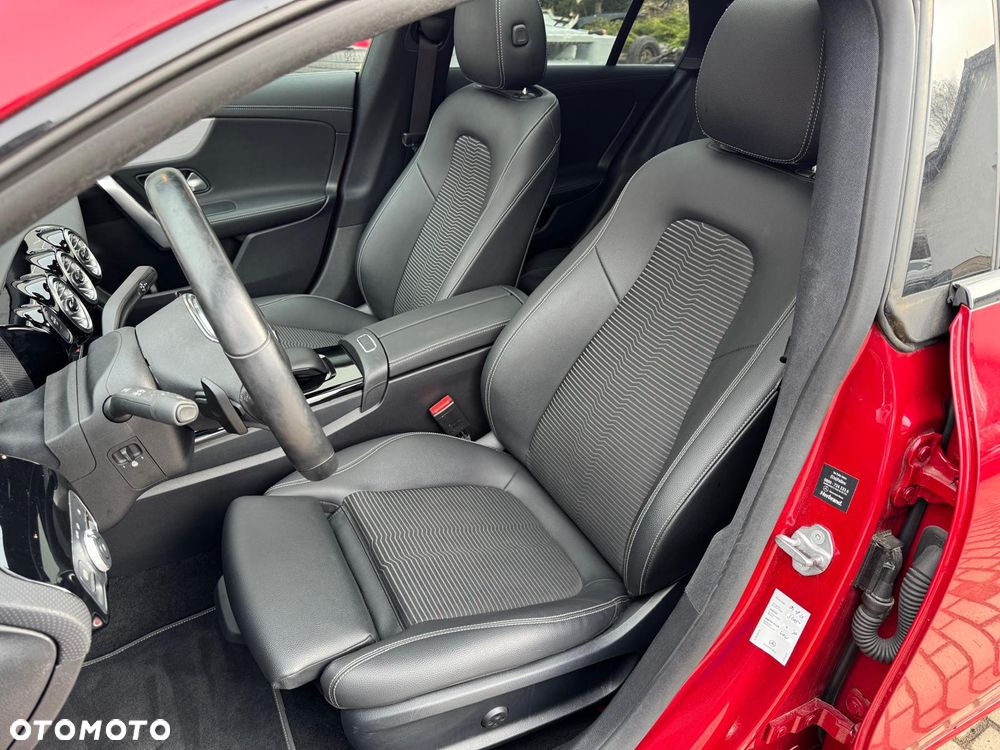 Mercedes-Benz CLA 250 e 8G-DCT Special Edition - 23