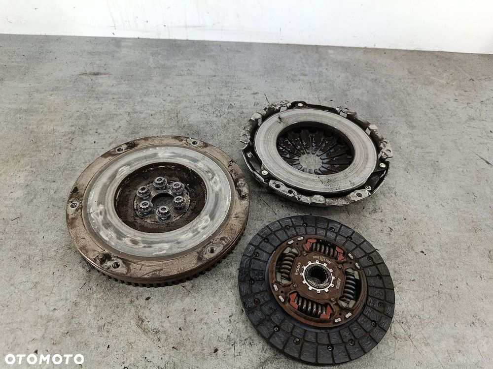 SPRZĘGŁO KOMPLETNE TOYOTA YARIS III DTX-219  CTX-157  AISIN 1.4 D-4D - 1