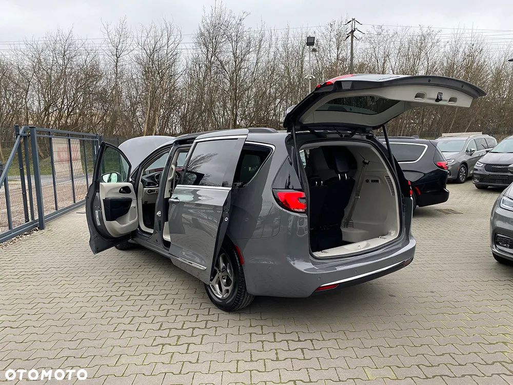 Chrysler Pacifica - 12