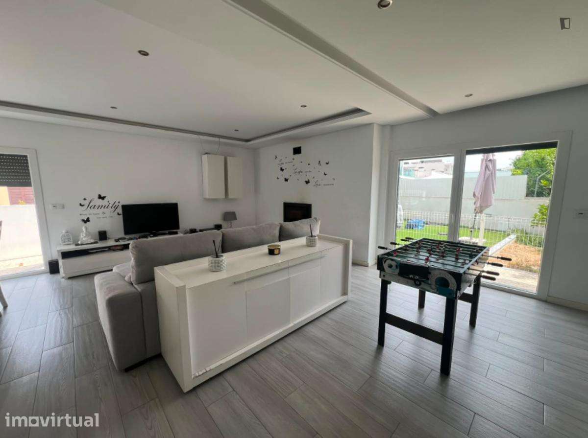 Quarto - localizado em Setubal - Grande imagem: 2/16