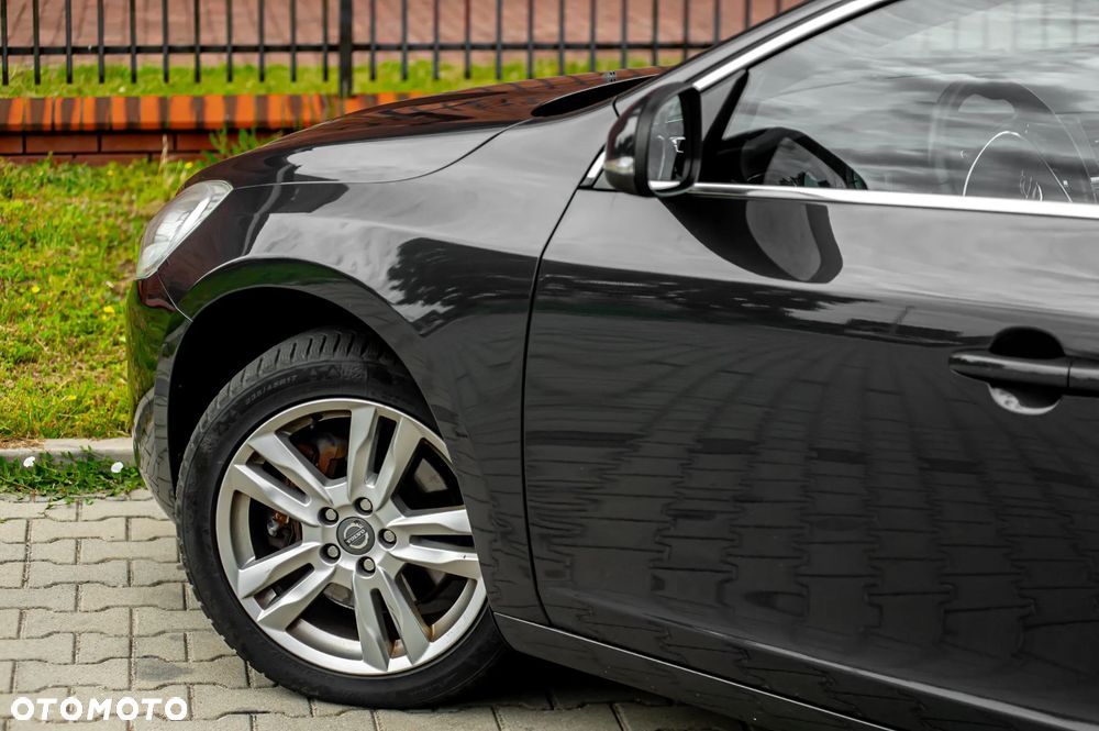 Volvo V60 D5 Geartronic Momentum - 38