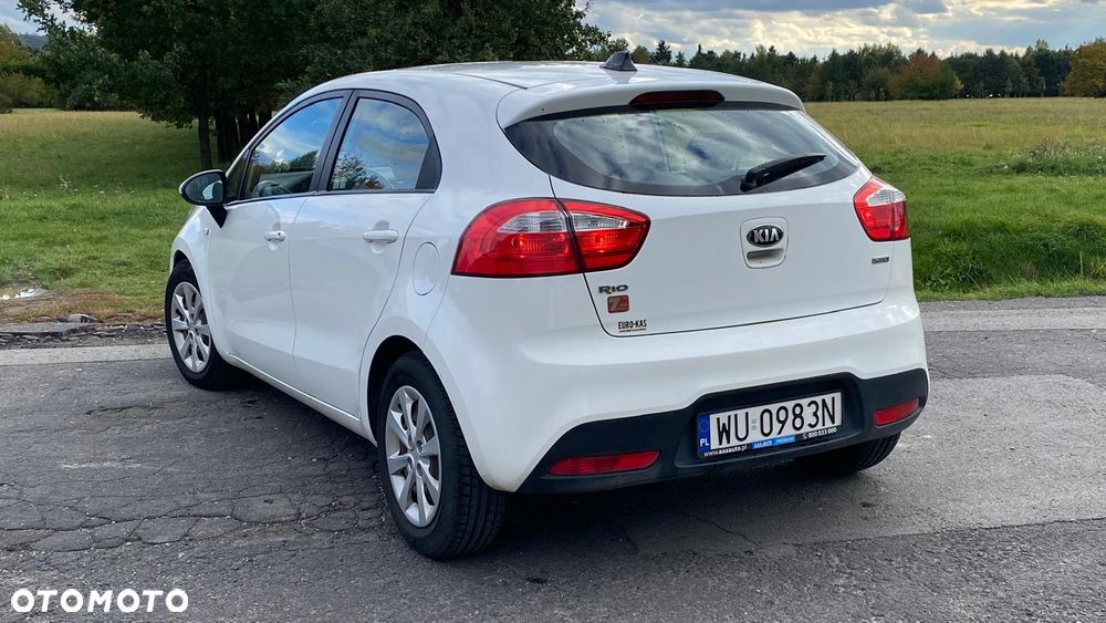 Kia Rio - 4