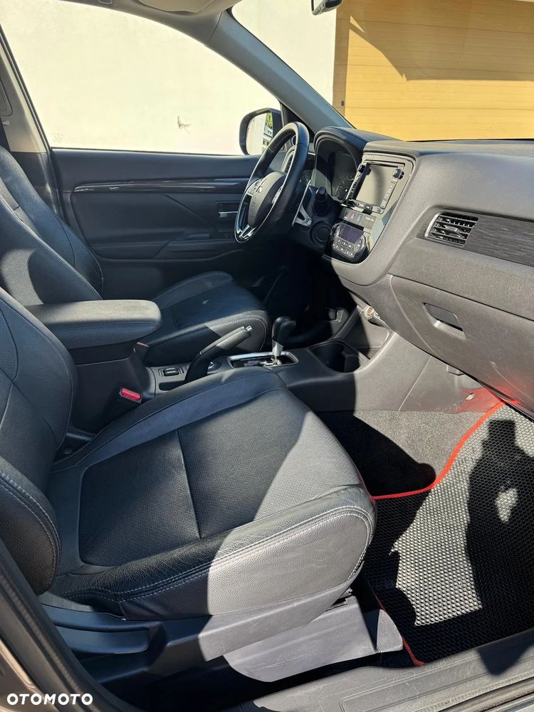 Mitsubishi Outlander 2.0 Instyle Navi 4WD CVT - 10