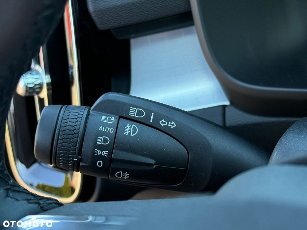 Volvo XC 40 B3 Plus Dark - 19