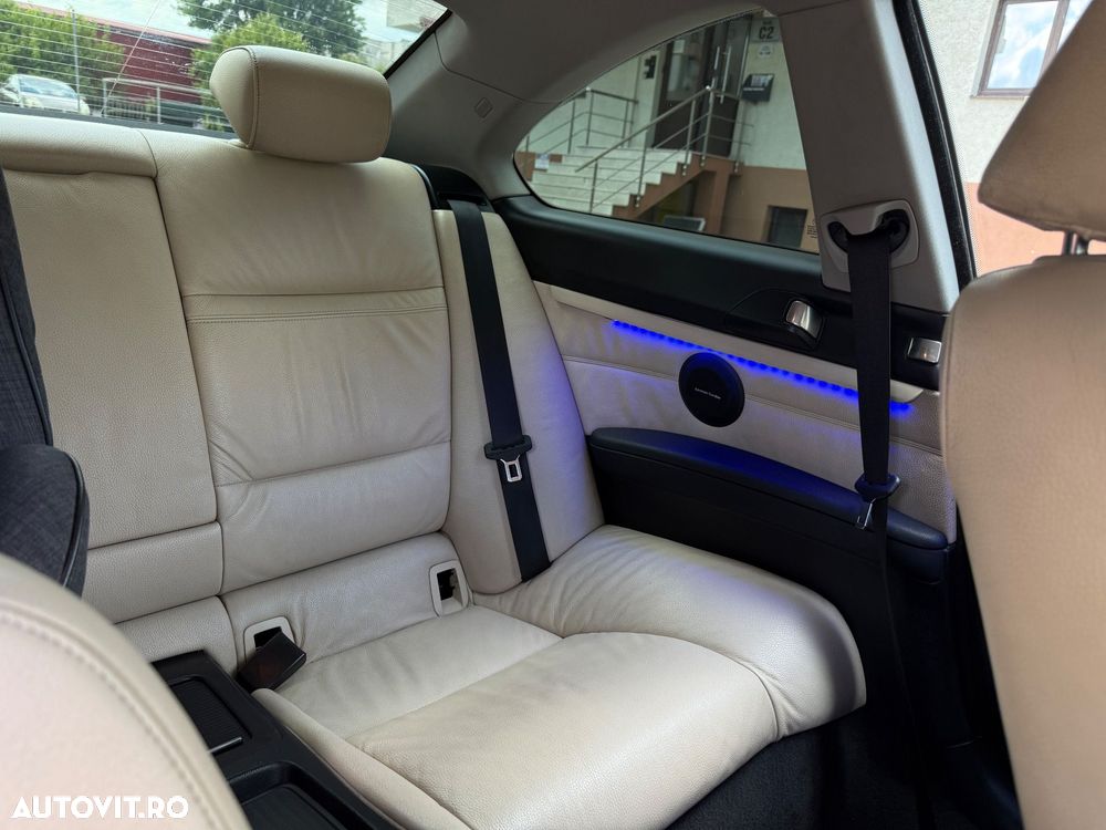 BMW Seria 3 320d - 16