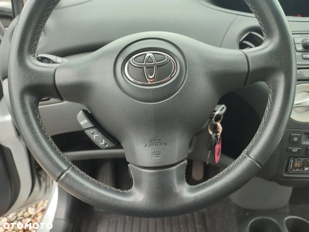 Toyota Yaris 1.3 VVT-i Team - 18