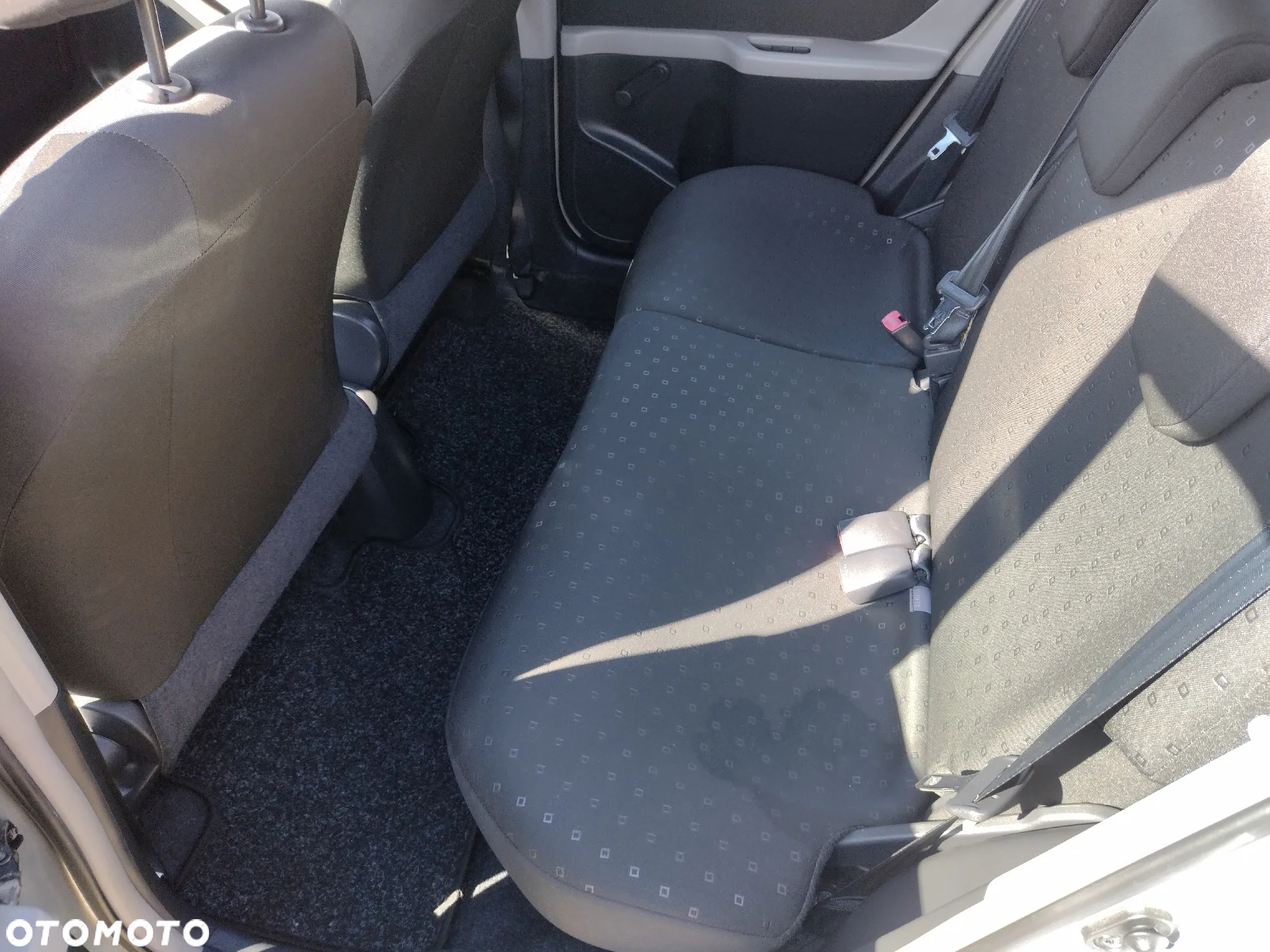 Toyota Yaris - 24