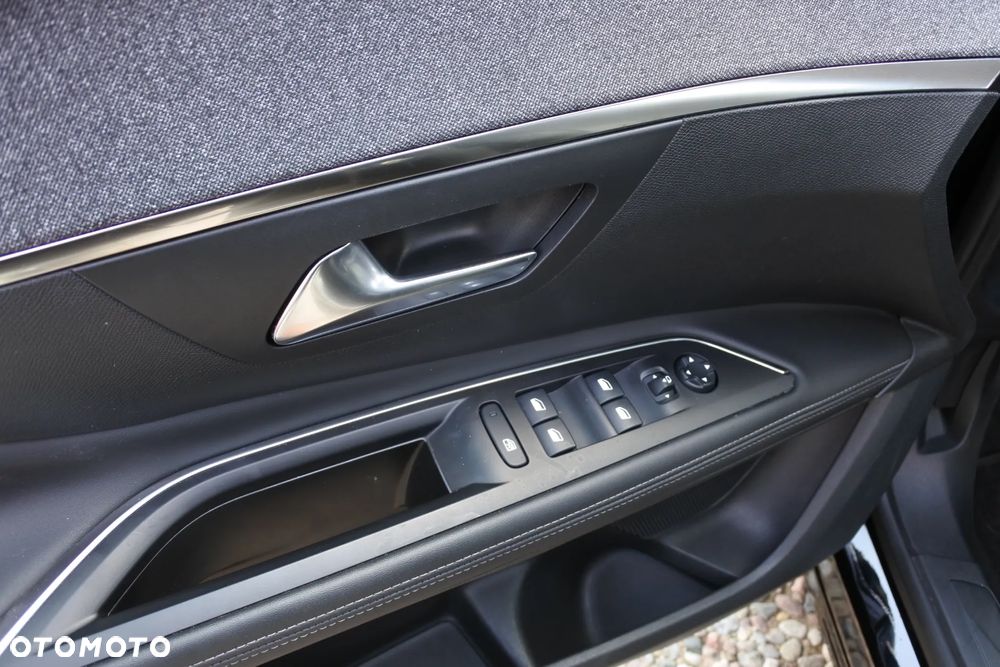 Peugeot 5008 PureTech 130 EAT8 Stop & Start Allure Pack - 24