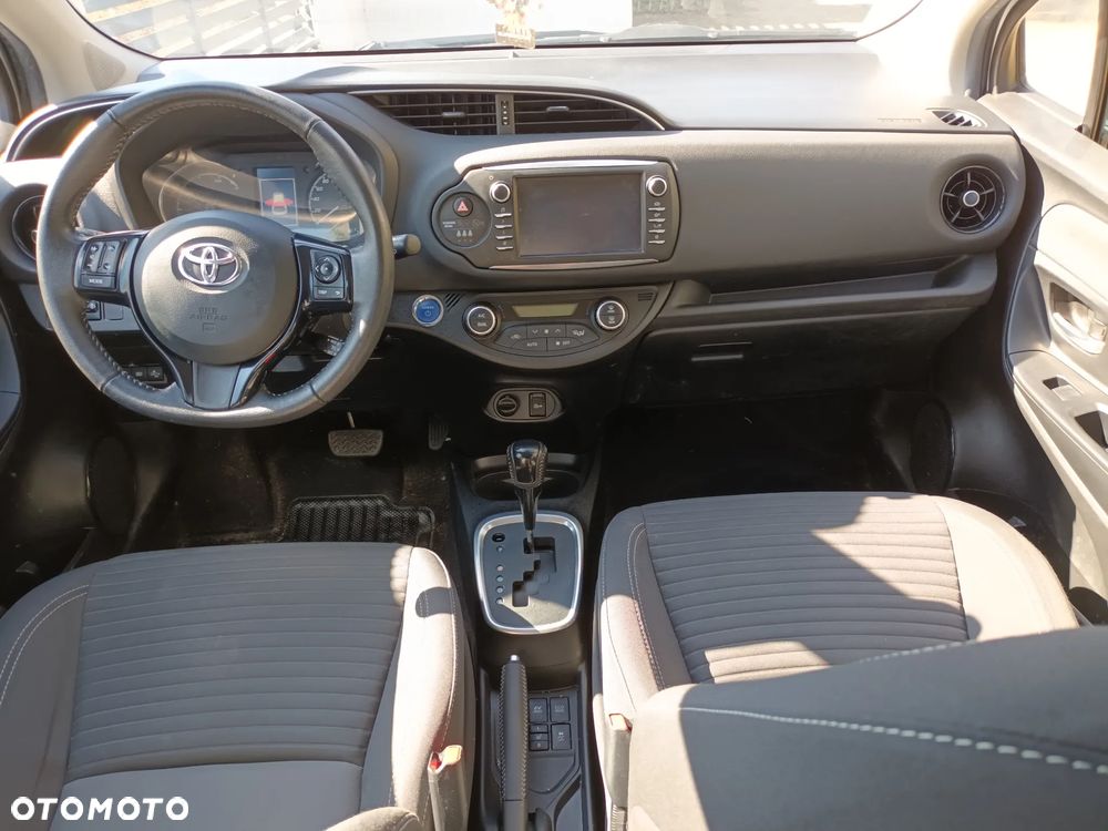 Toyota Yaris Hybrid 100 Active - 24