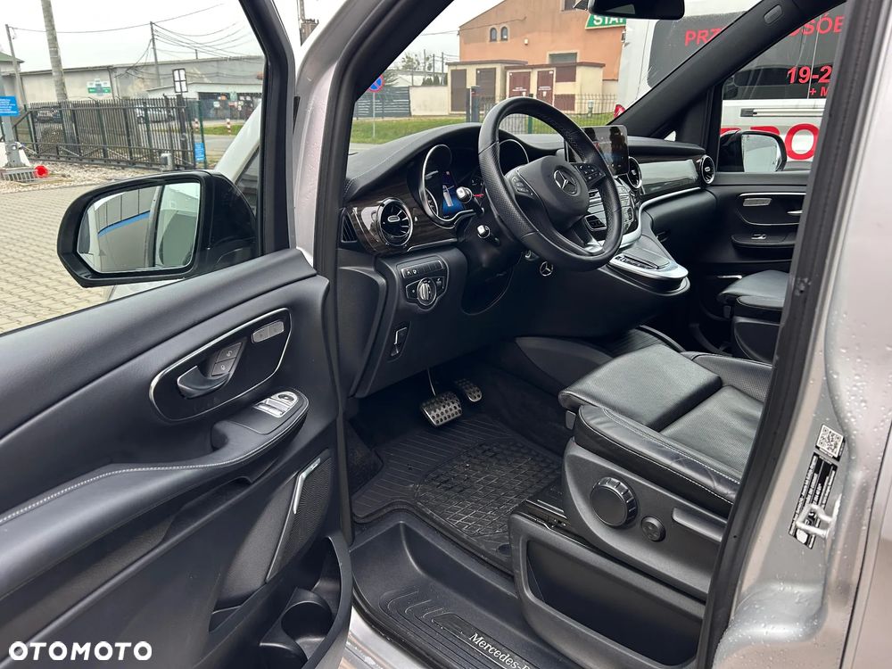 Mercedes-Benz Klasa V - 13