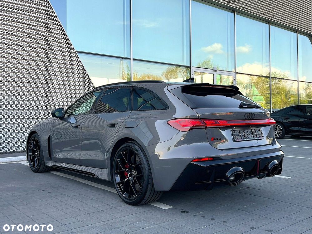 Audi RS5 Avant - 4