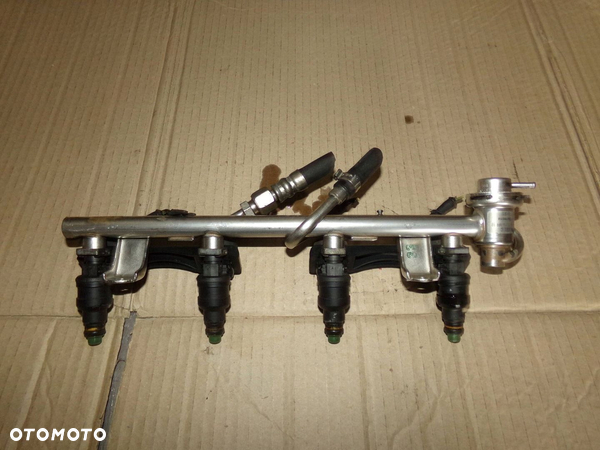 LISTWA WTRYSKOWA WTRYSKI AUDI A6 C5 1.8 T