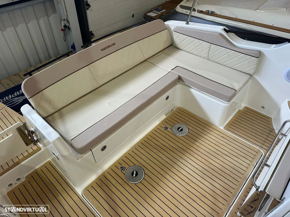 Quicksilver Activ 875 Sundeck - 18