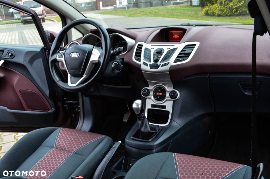 Ford Fiesta 1.25 Champions Edition - 36